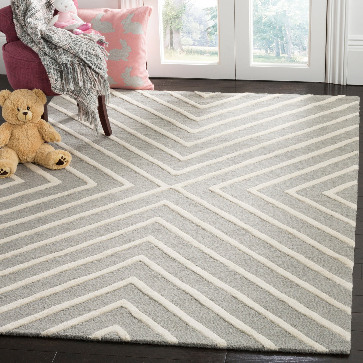 SAFAVIEH Handmade Kids Brionna Wool Rug