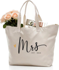 CARAKNOTS Future Mrs. Bag 2025 Bride Gifts for Wedding Bachelorette Engagement Party Accessories Bridal Shower Gifts for Bride to Be Tote Cotton Beach Shoulder Bag with Zipper and Pocket 2 Pcs