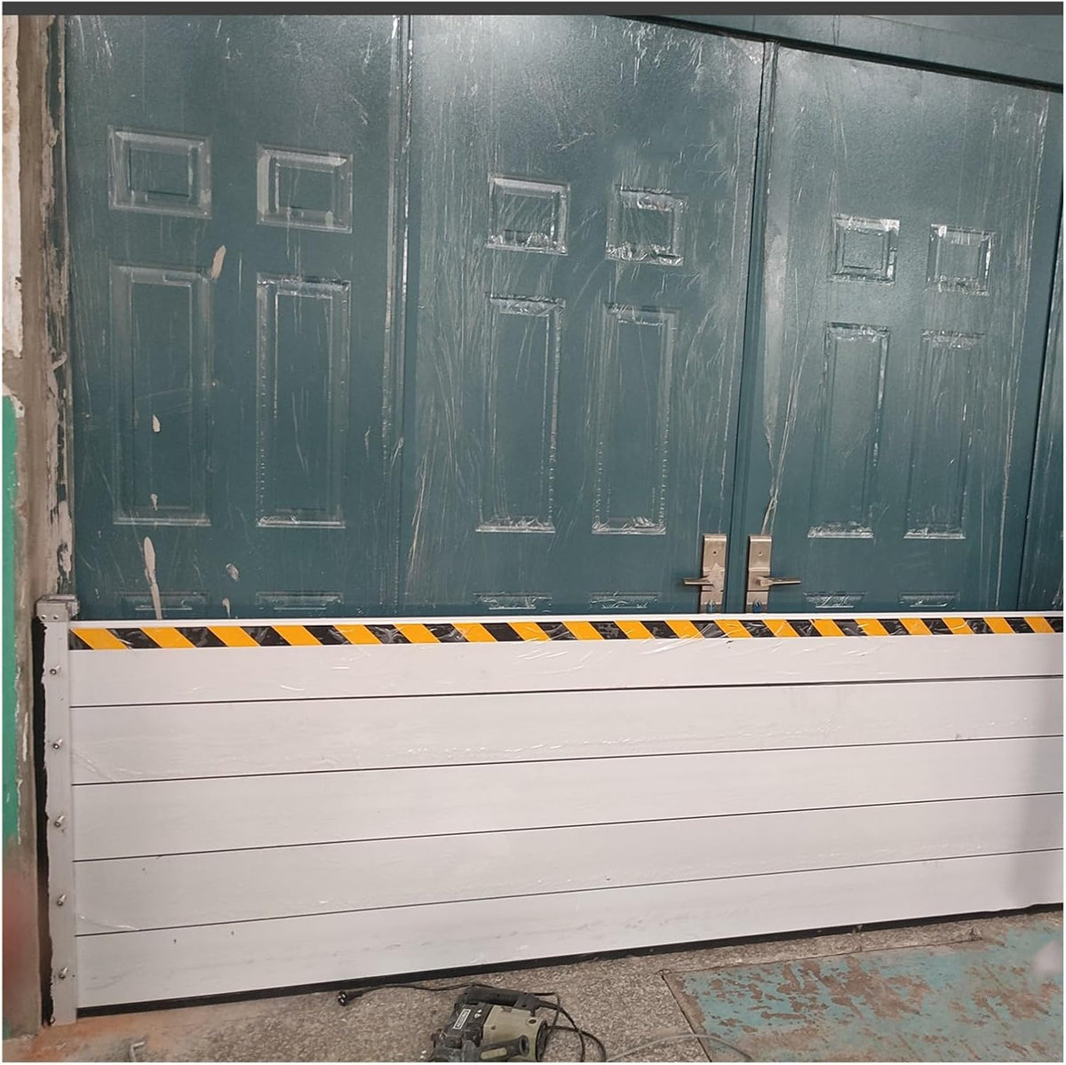 Metal Exterior Door Water Barrier Heavy Duty Flood Prevention Barriers Outside Reusable,House Home Interior Basement Doors Water Stopper Baffle Flood Barrier Shield,H 100cm(3.3ft),L75cm(2.5ft)
